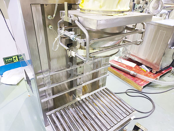 25 公斤大袋粉體包裝機