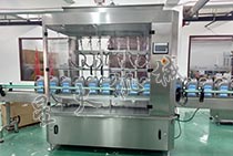 全自動汽車尿素灌裝機（8頭）