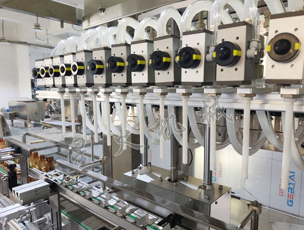 12頭農藥化工液體灌裝機